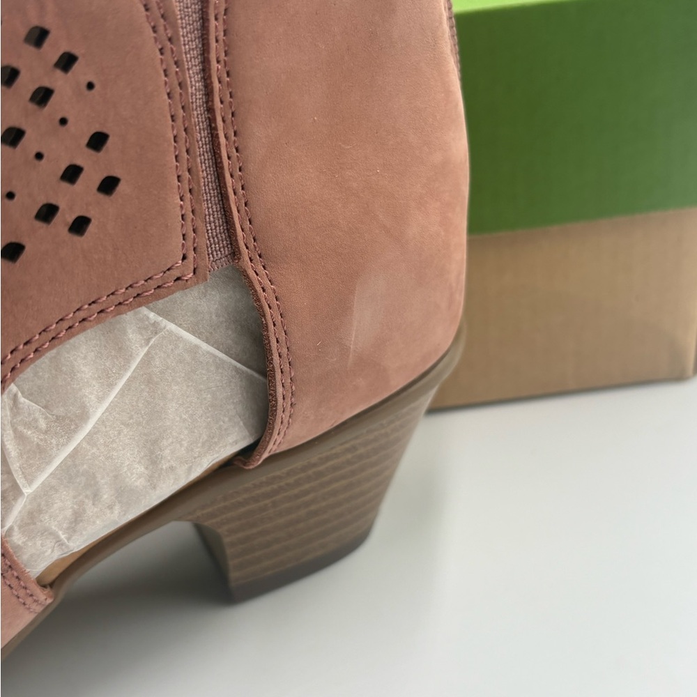 Earth Keri Dusty Rose Soft Buck Peep Toe Perforated Booties Womens 7 Wide - Picture 4 of 9